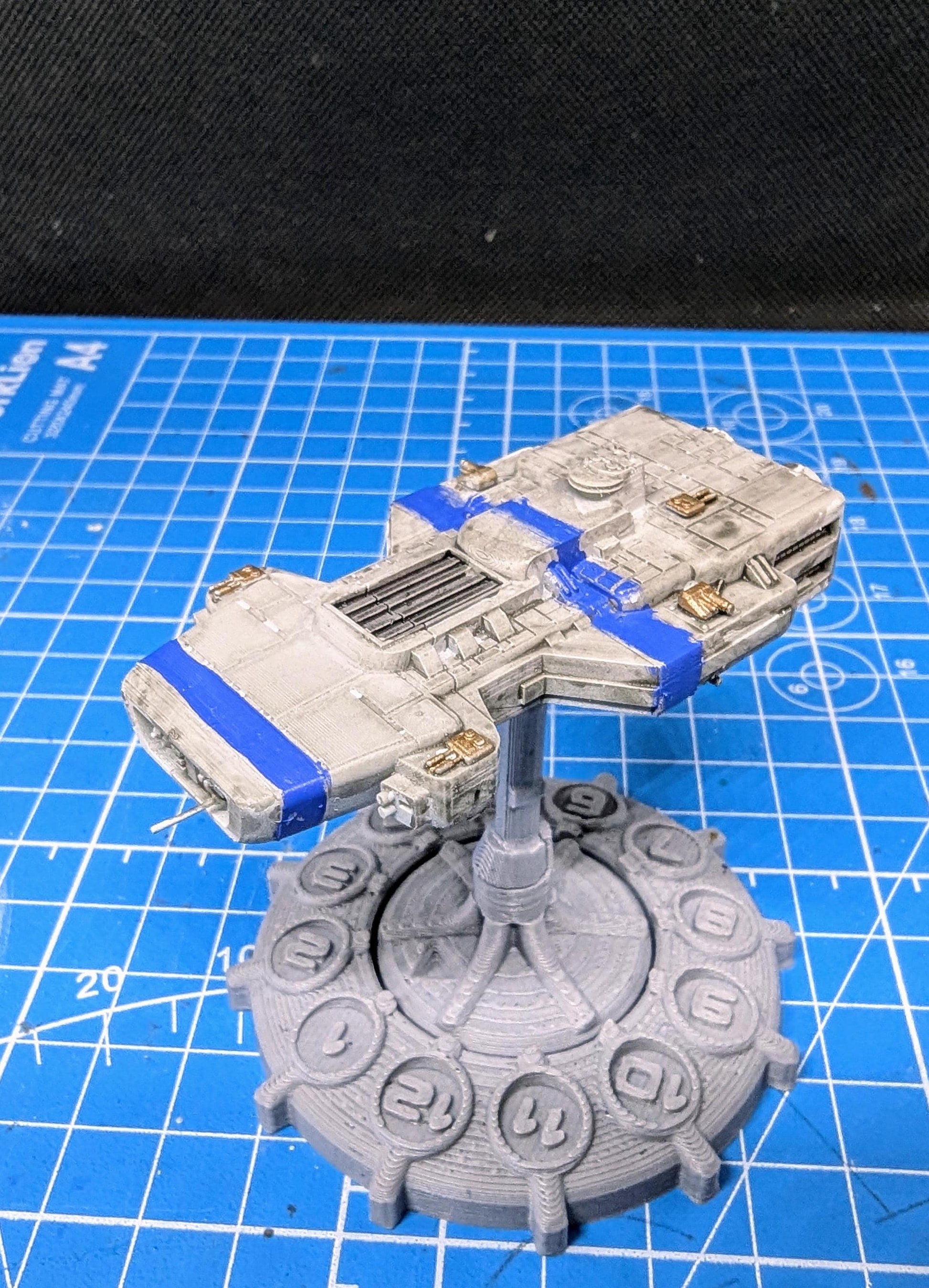 Earthforce Artemis-class Frigate for miniatures games 72mm