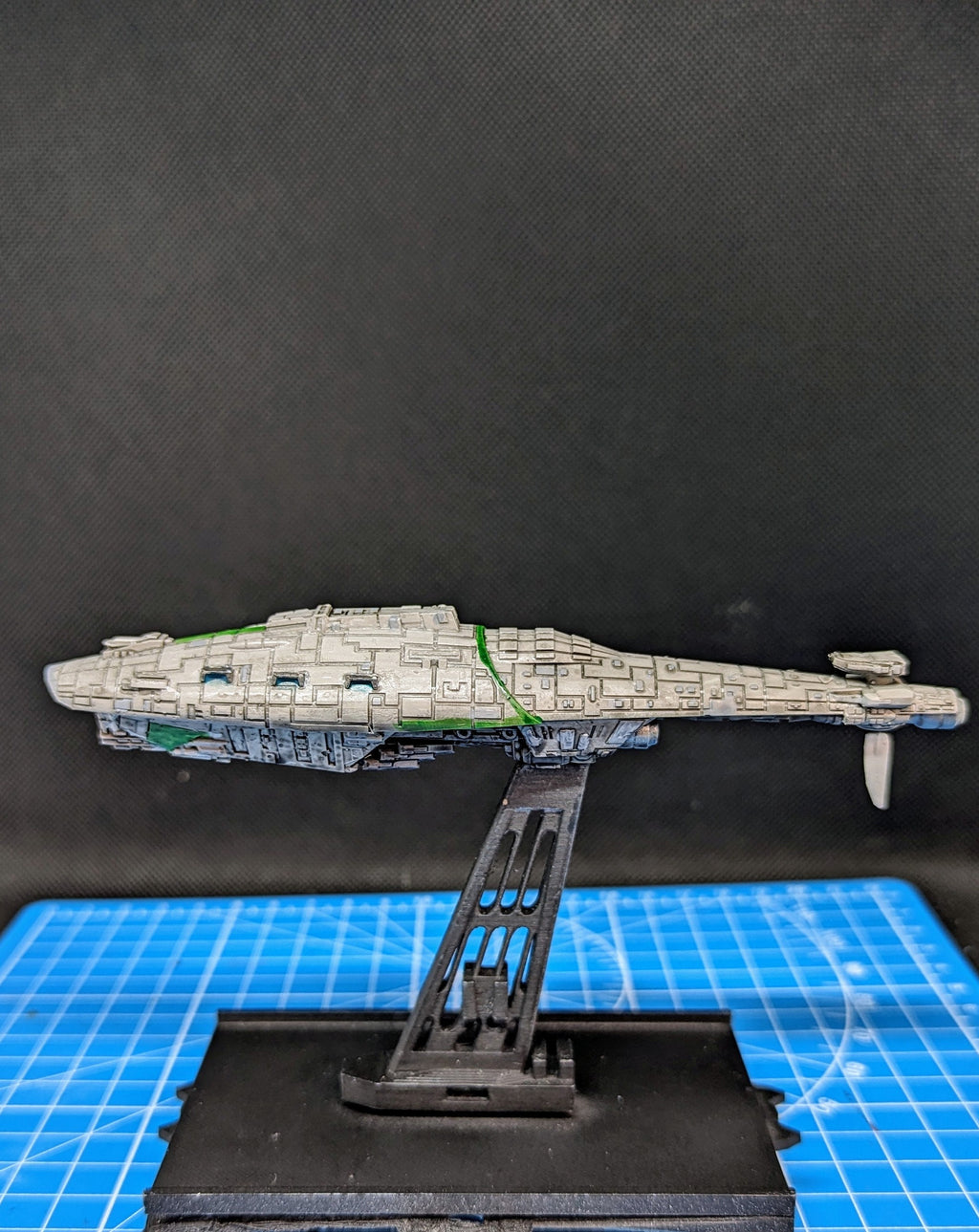 Dauntless Heavy Cruiser for Star Wars Armada or other miniatures games 150mm
