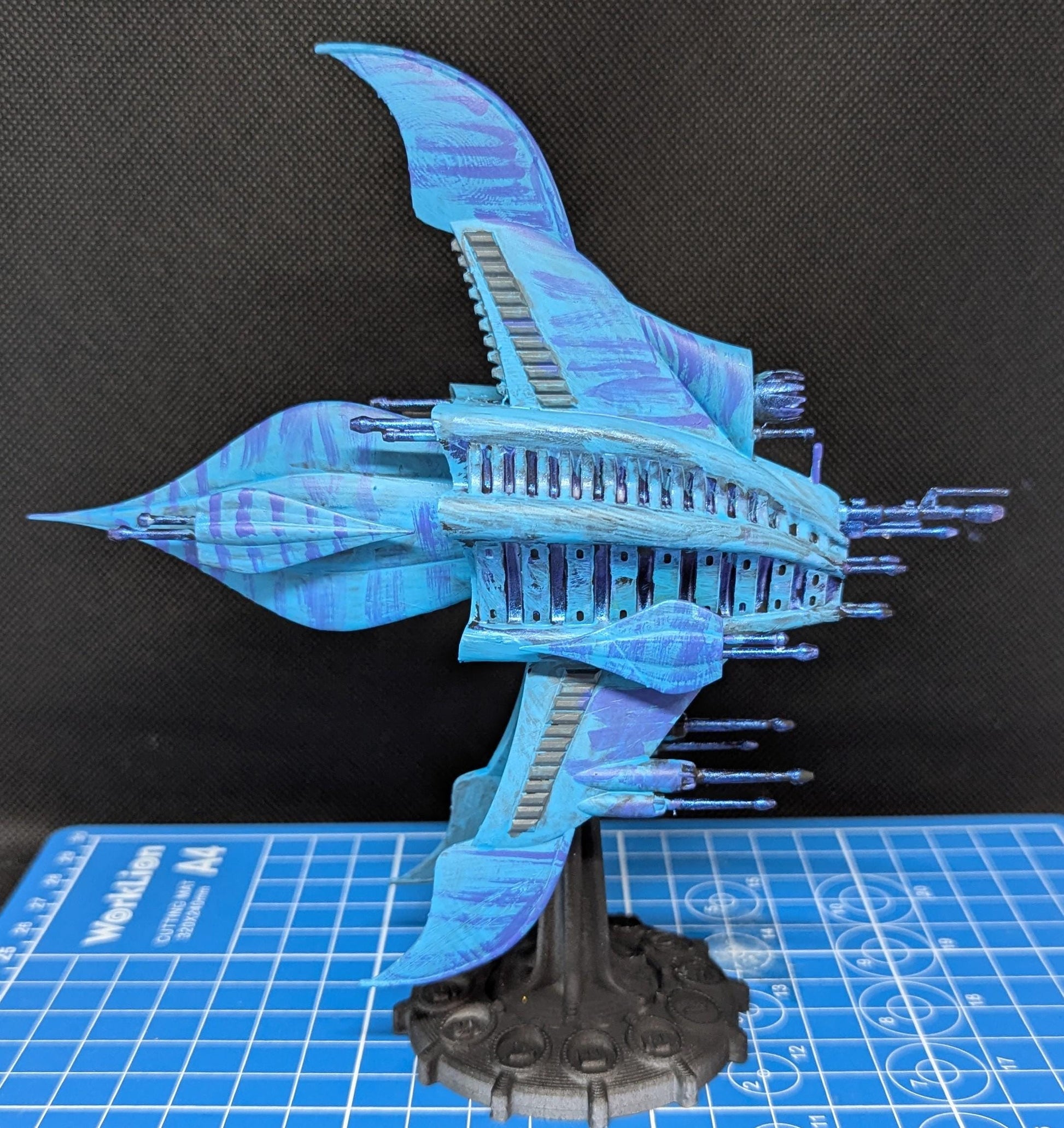 Babylon 5 Minbari Sharlin Warcruiser for Miniatures games like Warfleets 160mm long 148mm tall
