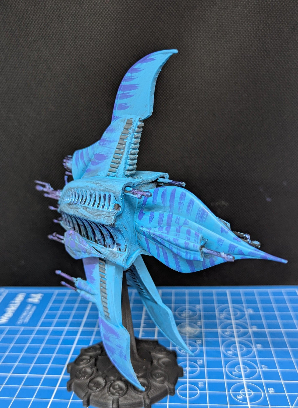 Babylon 5 Minbari Sharlin Warcruiser for Miniatures games like Warfleets 160mm long 148mm tall