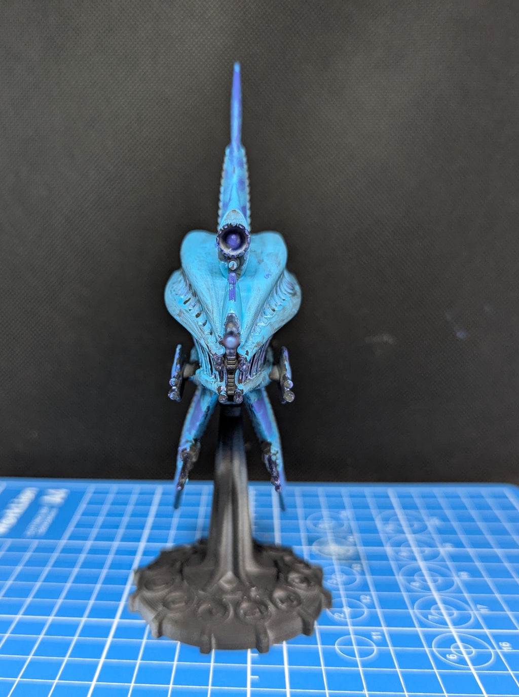 Babylon 5 Minbari Sharlin Warcruiser for Miniatures games like Warfleets 160mm long 148mm tall