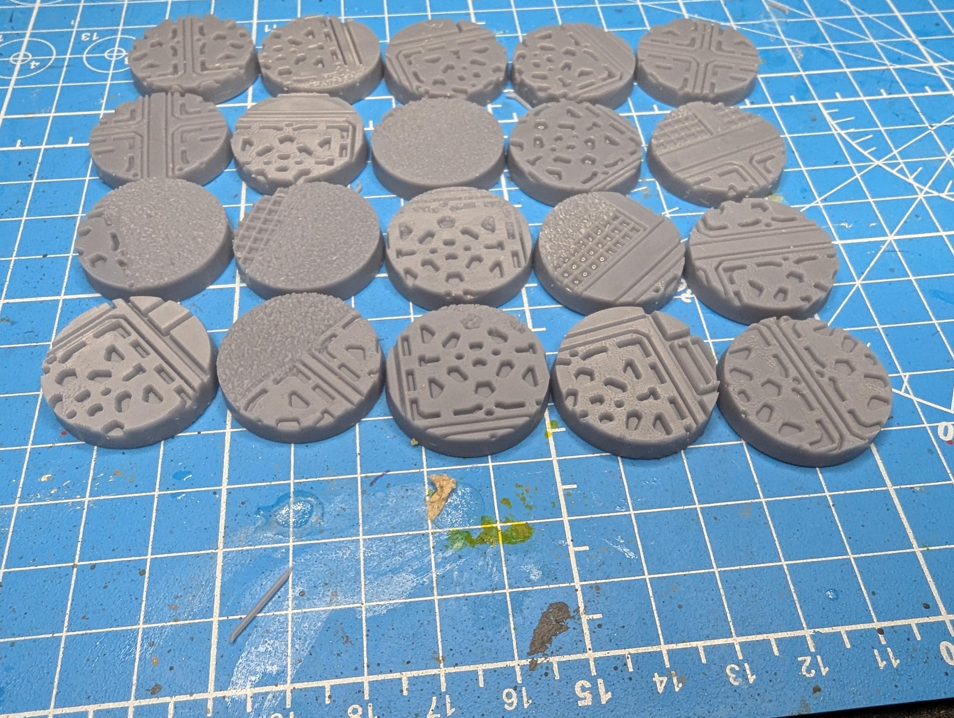 27mm Slug Gangster Palace miniatures base set (20) for legion scale miniatures games.