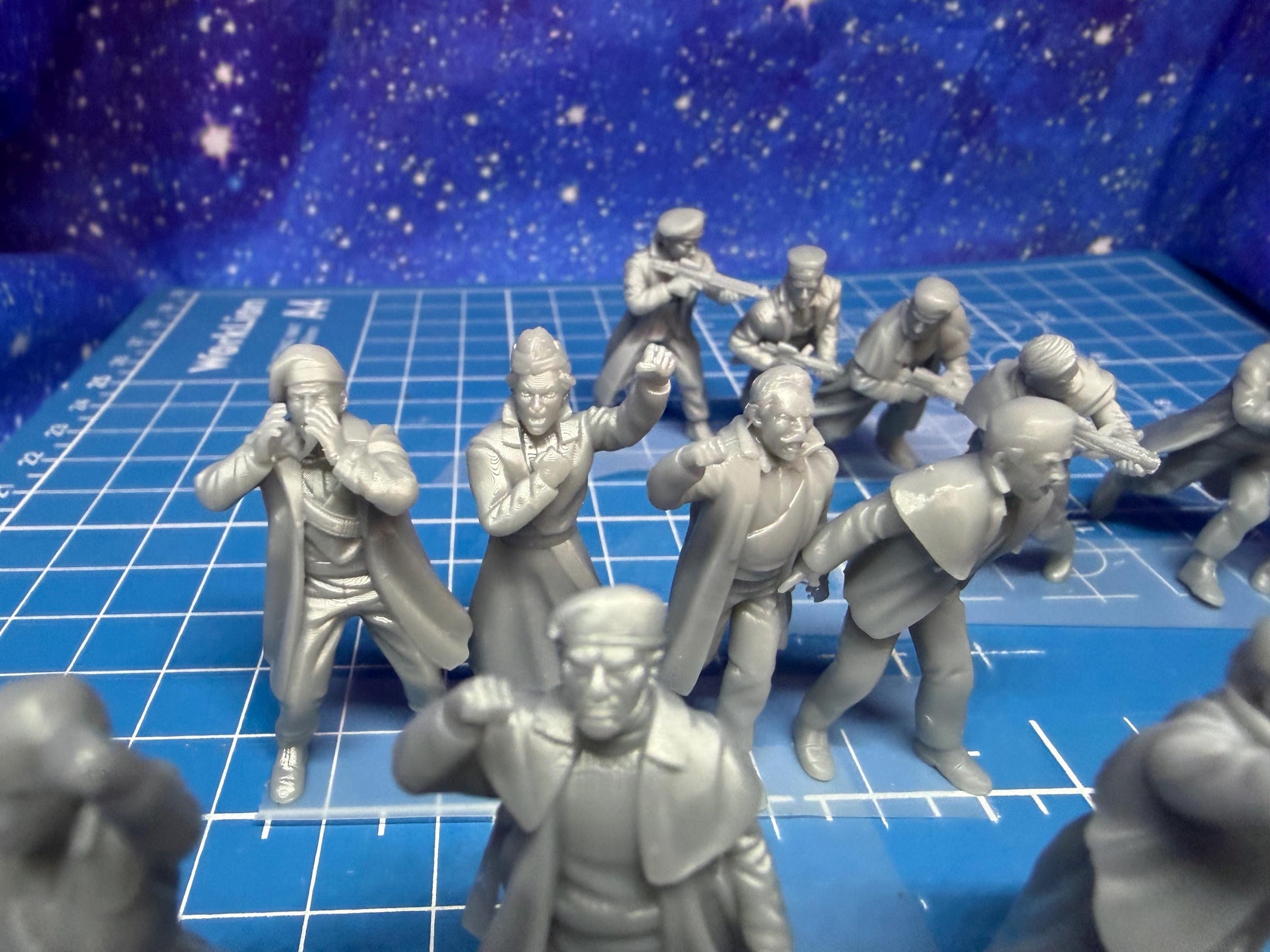 Gendron Front and Gendron Angry Civilians (13) for Star Wars Legion, Grimdark Future or other games 35mm