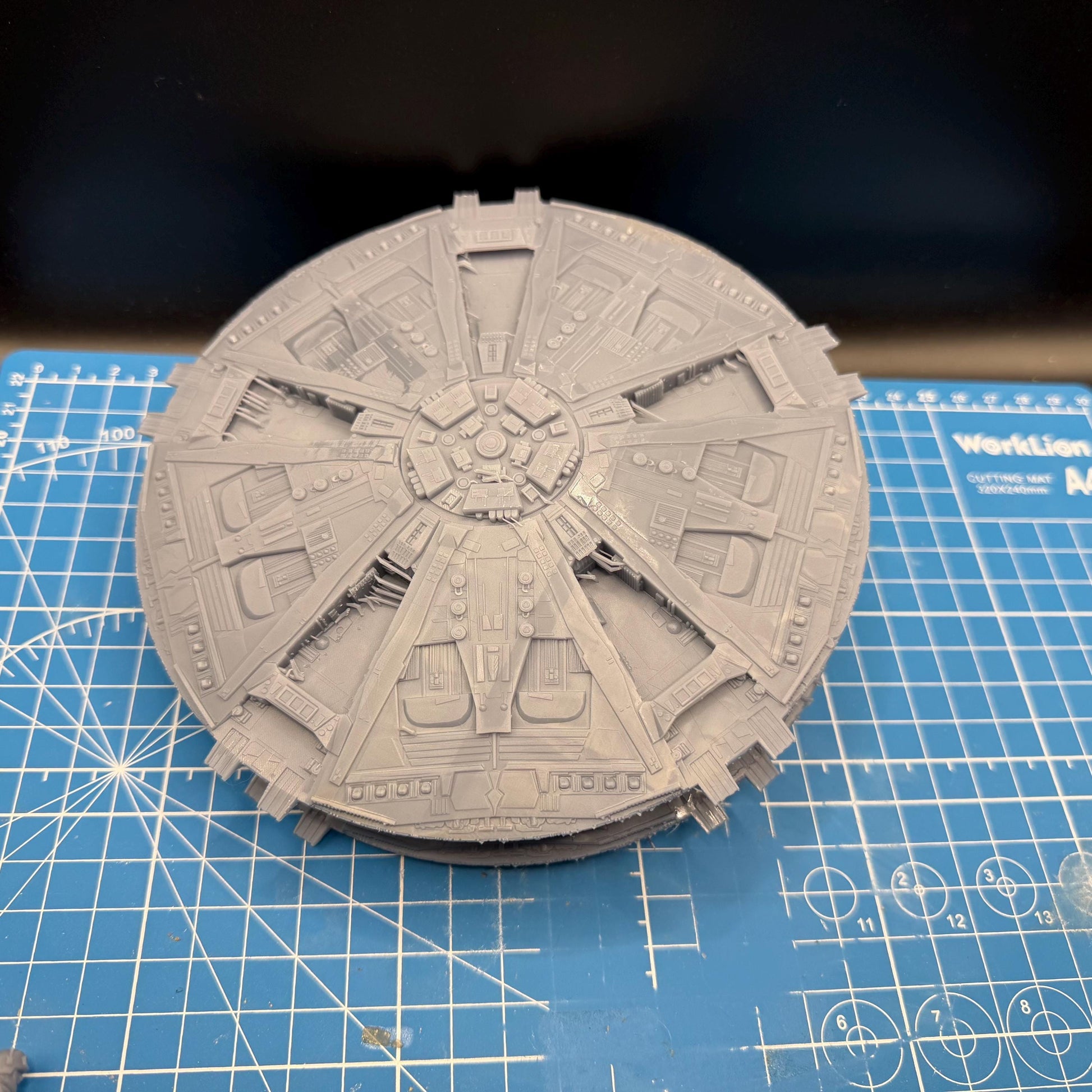 TOS Cylon fleet Basestar type b carrier for Armada Legends or other miniatures games 165mm