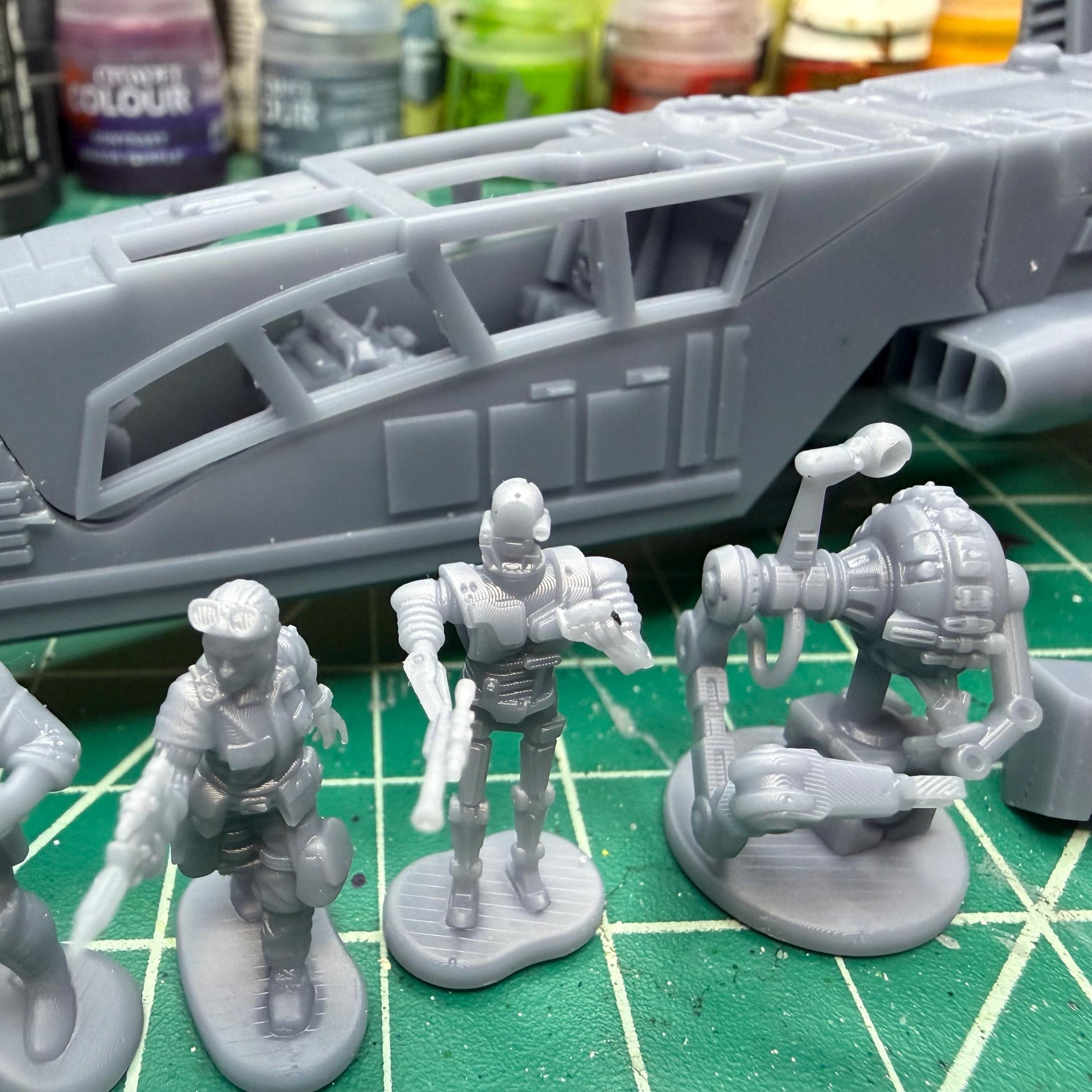 Kyle Katarns “Moldy Crow” Micro Galaxy Scale playset