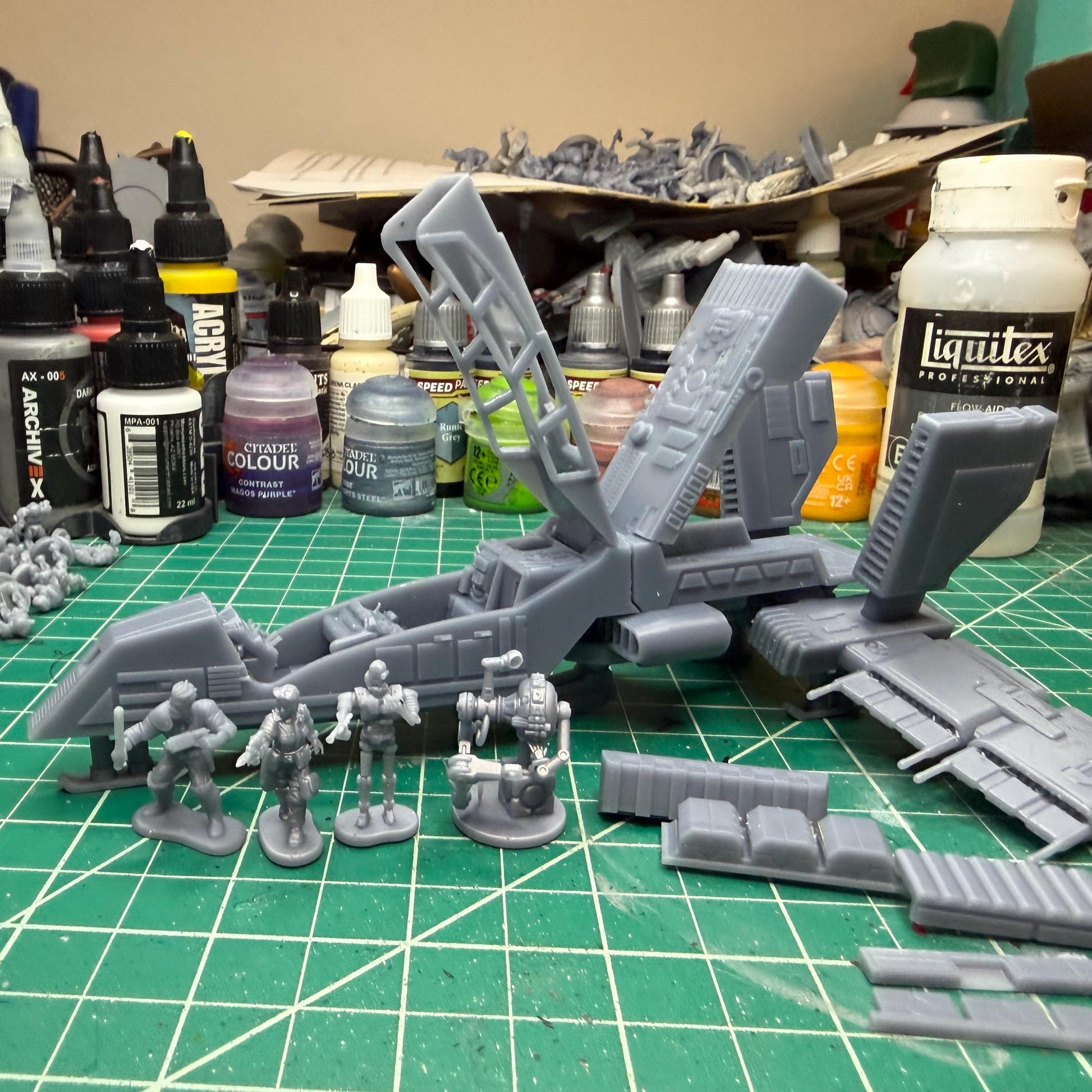 Kyle Katarns “Moldy Crow” Micro Galaxy Scale playset