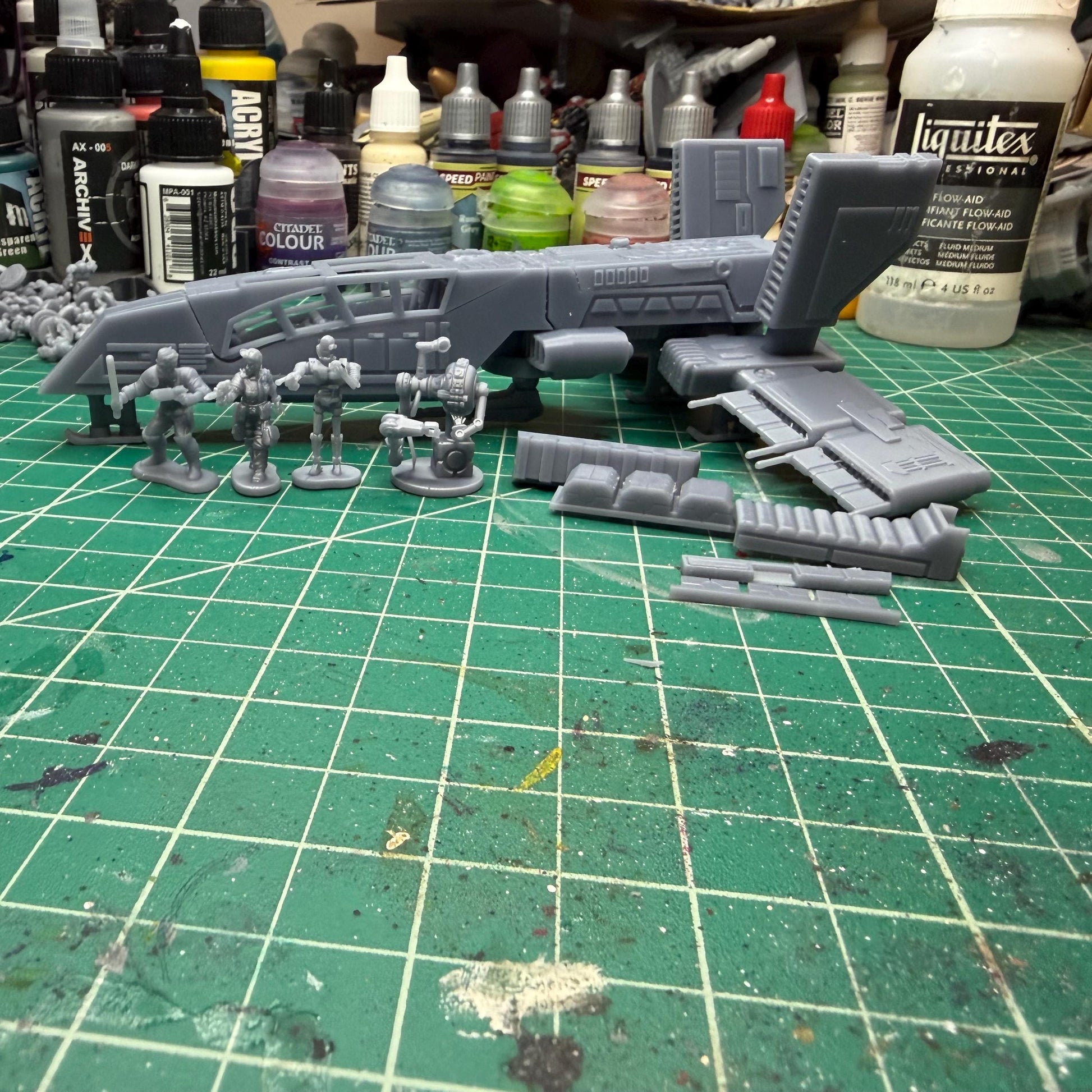Kyle Katarns “Moldy Crow” Micro Galaxy Scale playset