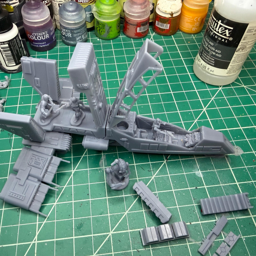 Kyle Katarns “Moldy Crow” Micro Galaxy Scale playset