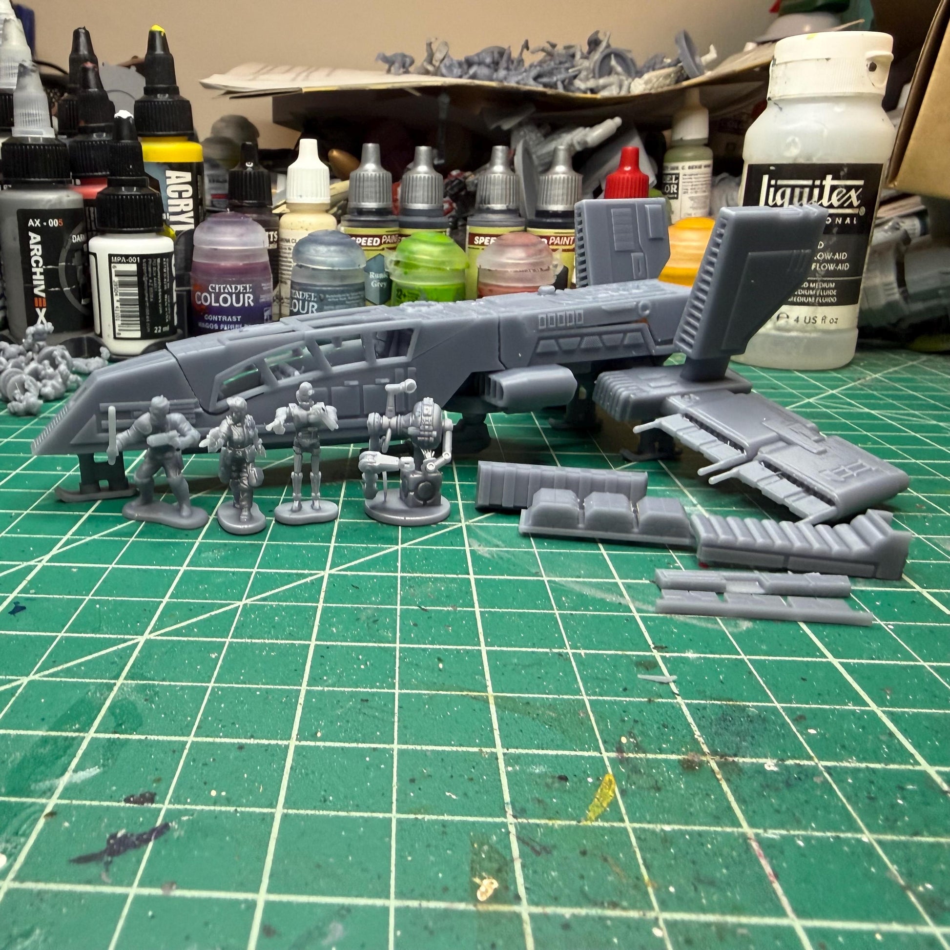 Kyle Katarns “Moldy Crow” Micro Galaxy Scale playset